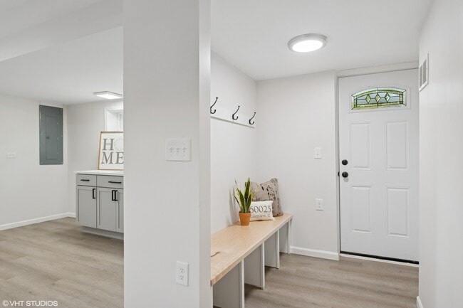 Building Photo - 30 Crescent Dr