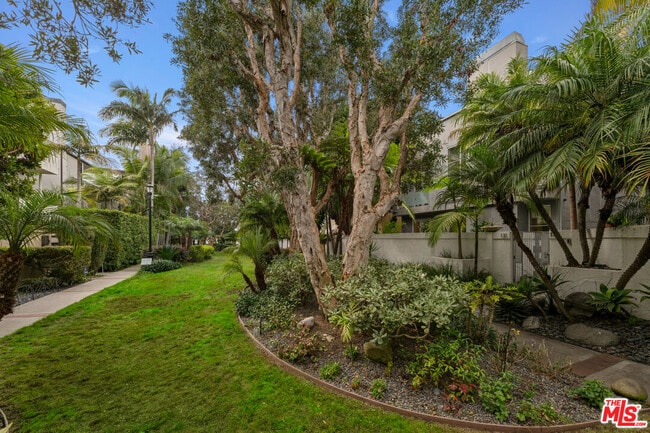 Building Photo - 131 Mast Mall