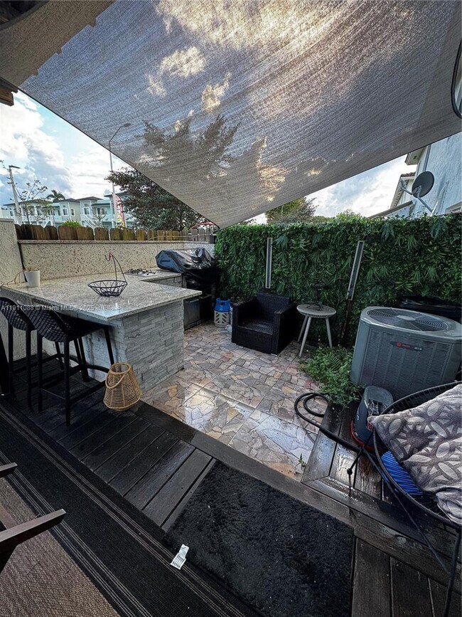 Building Photo - 167 SW 6th Ln