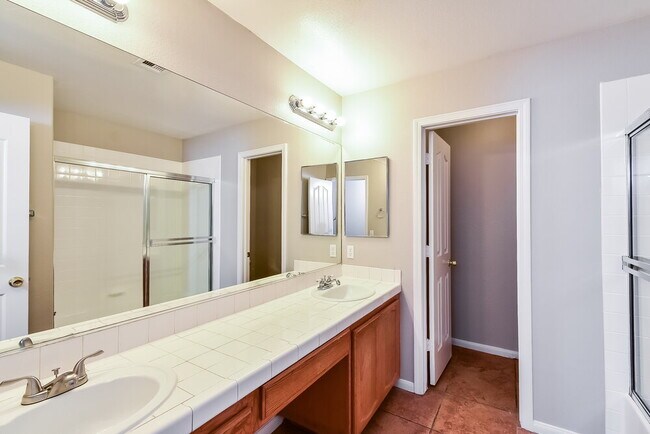 Building Photo - 3920 Wainscot Ct