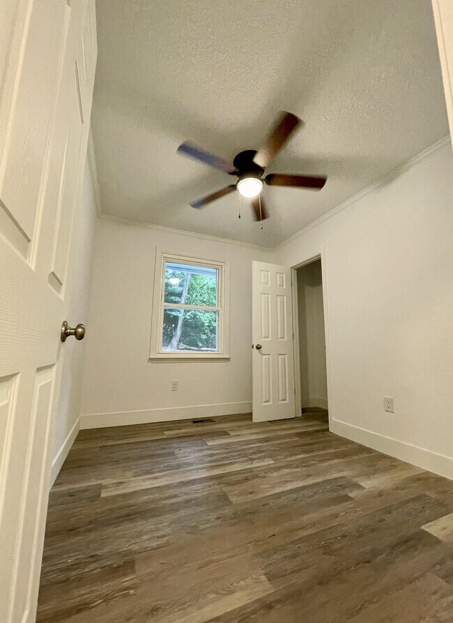 Building Photo - 51 Allen Ave