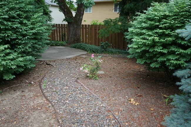 Building Photo - 9404 NE 26th Ct