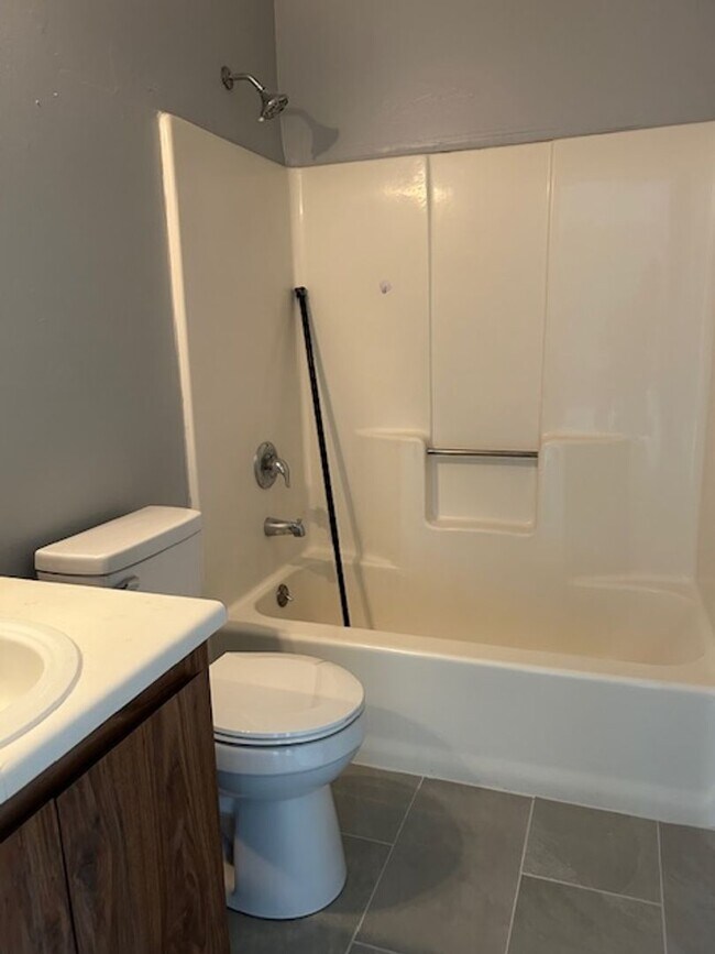 Building Photo - 3 bedroom, 2 bath home