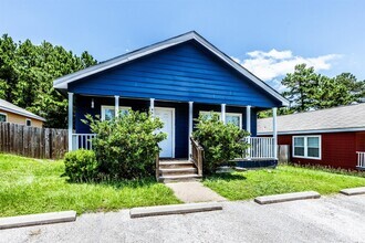 Building Photo - 132 Varsity Cir