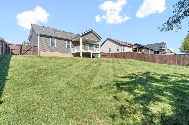 Building Photo - Pet Friendly Three Bedroom with Bonus!