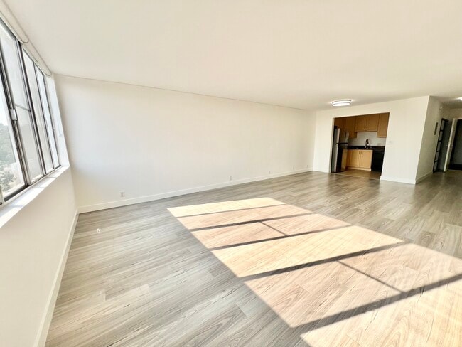 Building Photo - 468 South Roxbury