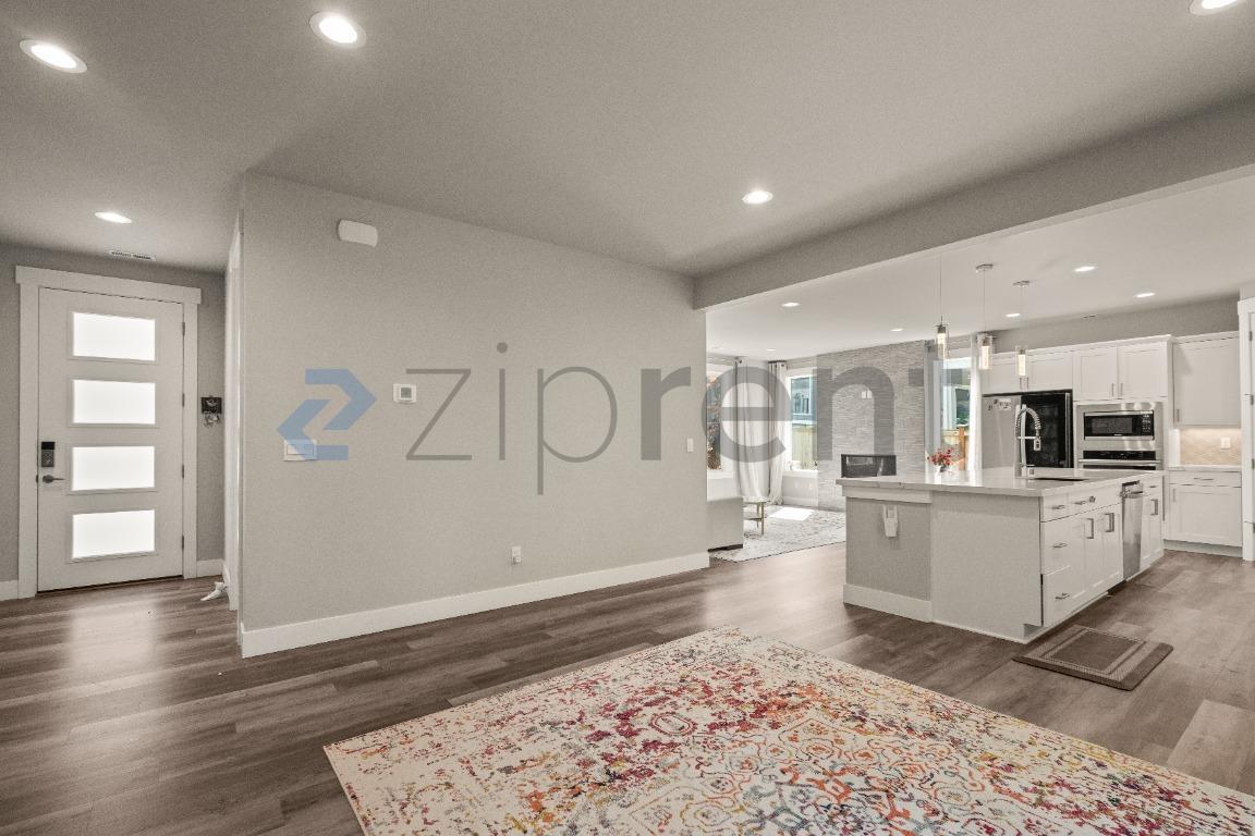 Building Photo - Unit A