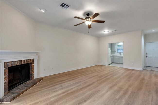 Building Photo - 2100 San Gabriel St
