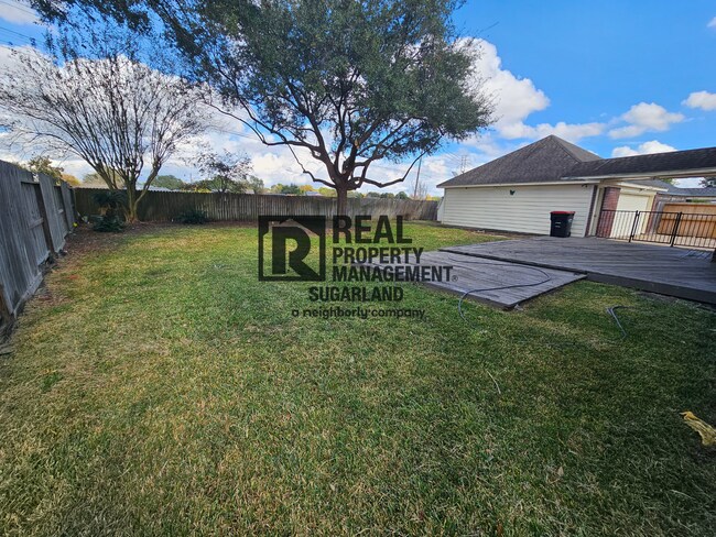 Building Photo - Executive Living in the Heart of Sugar Land