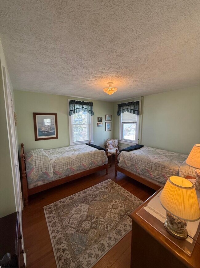 Building Photo - 135 N Avolyn Ave