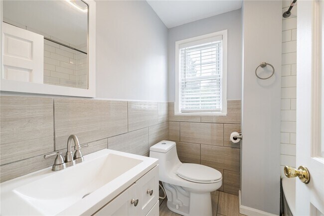 Building Photo - 222 Gregory St