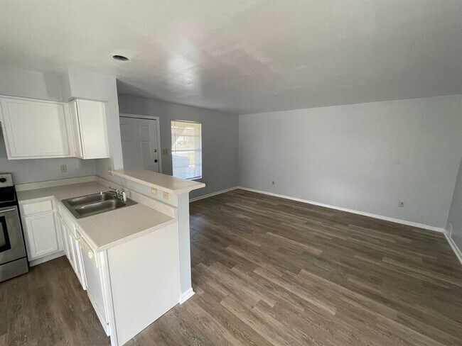 Building Photo - 1605 Drive A