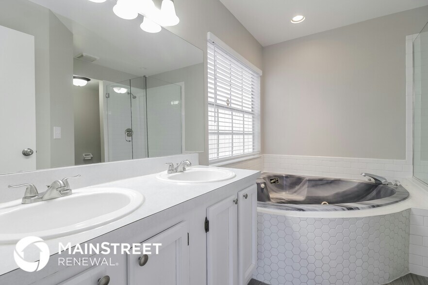 Building Photo - 4000 Downey Ct