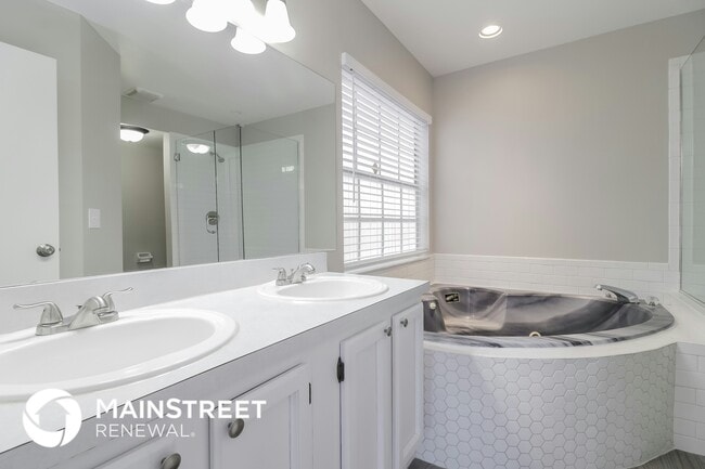 Building Photo - 4000 Downey Ct