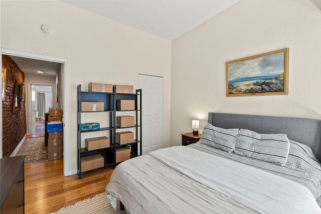 Building Photo - Charming Row Home | 2 Bed | 1 Bath | 950 Sf | Fenced Backyard | 2 Surface Parking Spaces