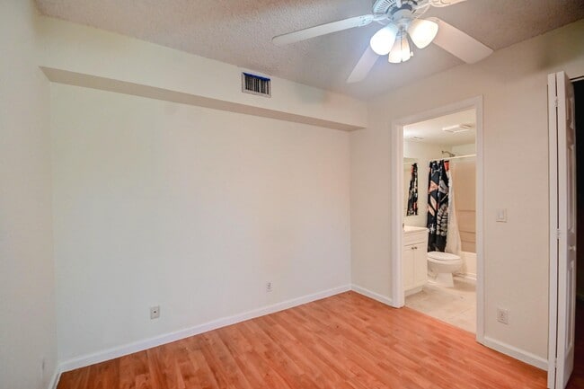 Building Photo - 8225 Severn Dr