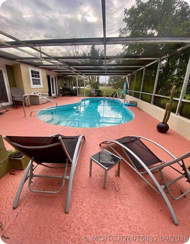 Building Photo - 122 Riomar Dr