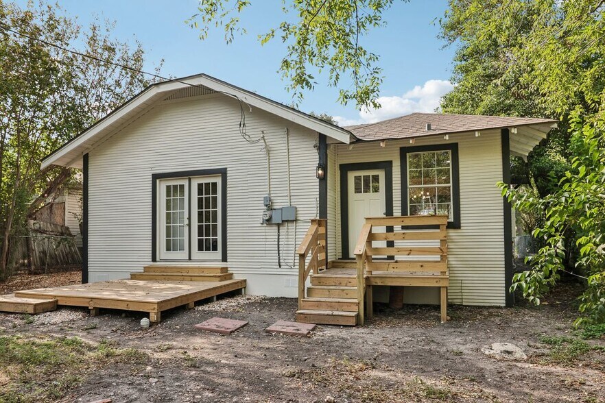 Building Photo - 1119 W Huisache Ave