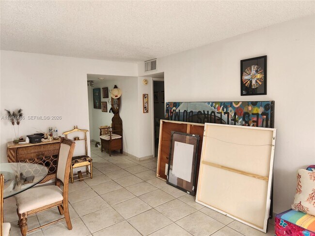 Building Photo - 1925 Brickell Ave