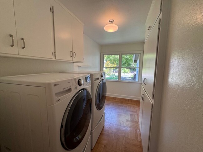 Building Photo - Beautiful updated single level Lafayette h...