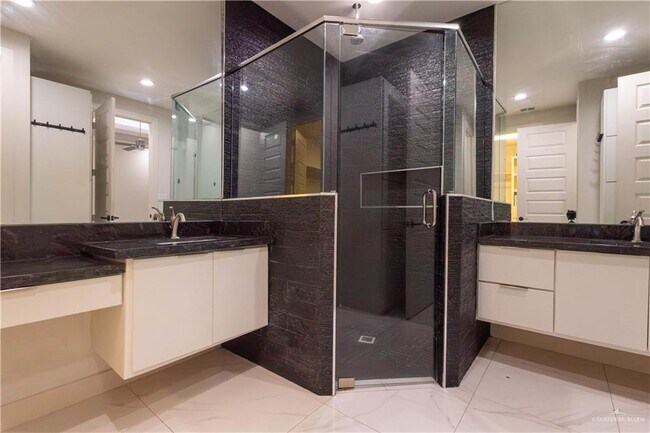 Building Photo - 30 Wisteria Ave