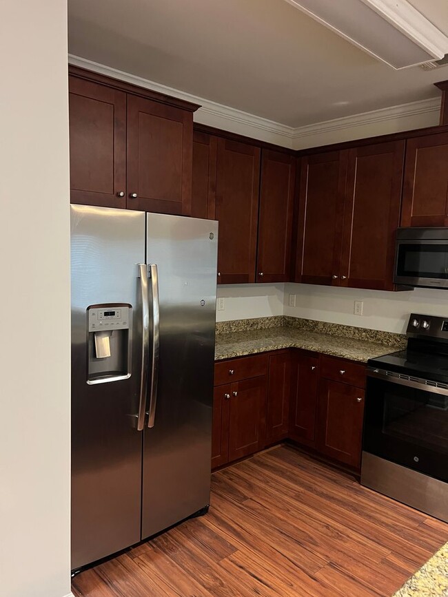 Building Photo - 3/2 Condo in Gated Community near Downtown...