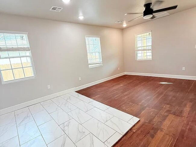 Building Photo - 5909 NW 40th St