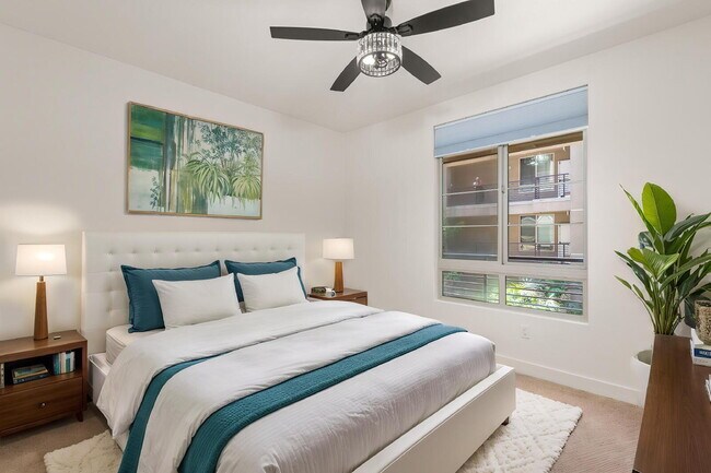 Building Photo - "Spacious, Sophisticated, Modern 3BR, 2BA Condo in the heart of downtown