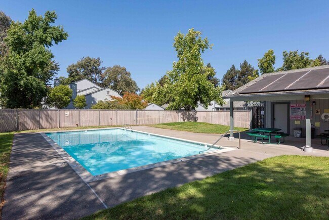 Building Photo - 422 Occidental Cir