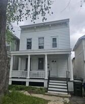 Building Photo - 114 Simmons Ave
