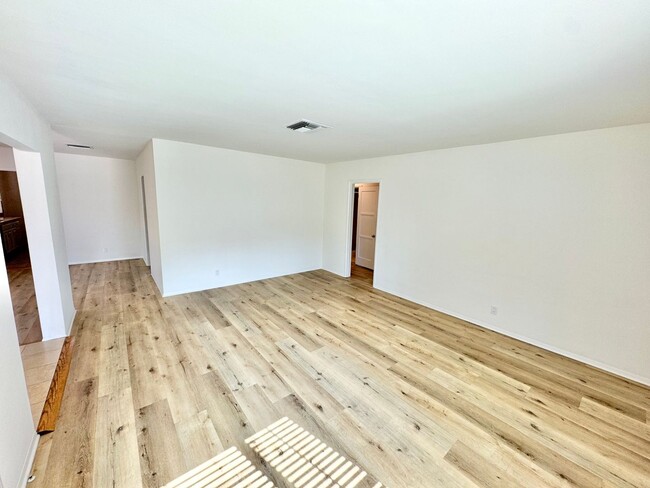 Building Photo - Charming North Hollywood Home