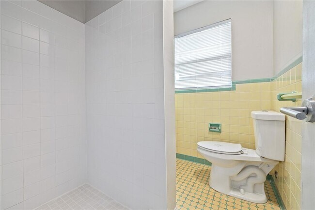Building Photo - 917 30th Ave N