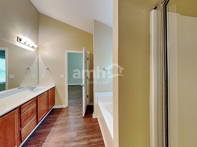 Building Photo - 6165 Ambercrest Ct