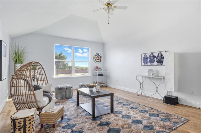 Building Photo - 529 Roundrock Ln