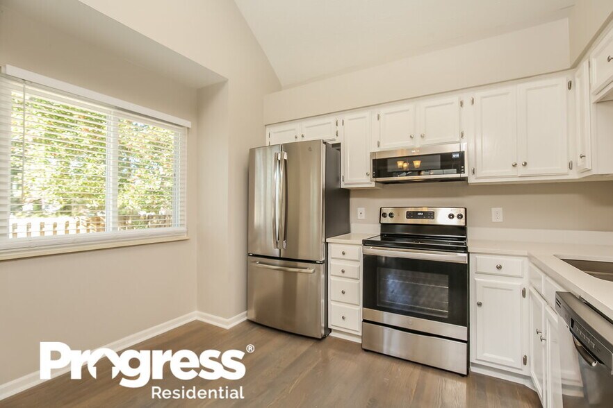 Building Photo - 514 Selsey Ct S