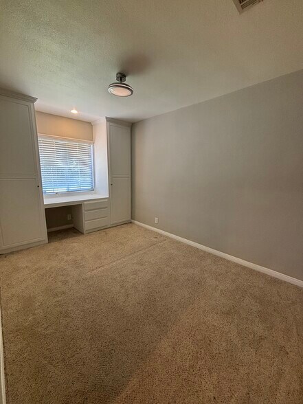 Building Photo - 23158 Leonora Dr