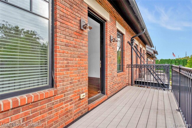 Building Photo - 431 S Eton St