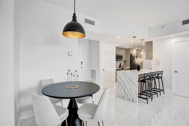 Building Photo - 3000 NE 188th St