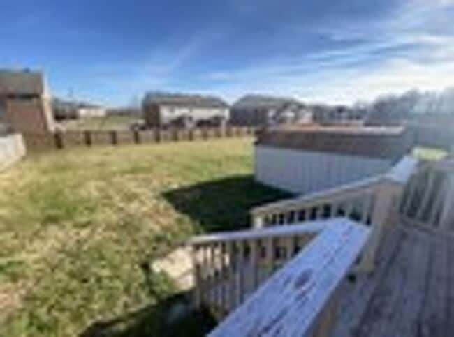 Building Photo - ? $500 Move-In Incentive for Approved Applications with a May Move-In! ?