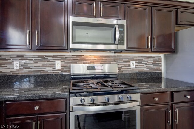 Building Photo - 1068 Crescent Falls St