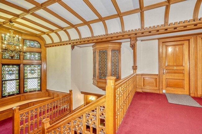 Building Photo - 987 East Ave