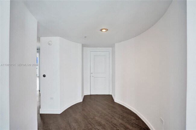 Building Photo - 480 NE 30th St