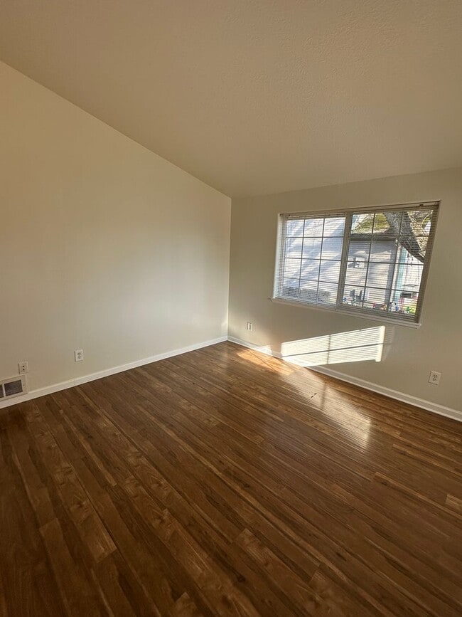 Building Photo - 1/2 Off 2nd Months' Rent