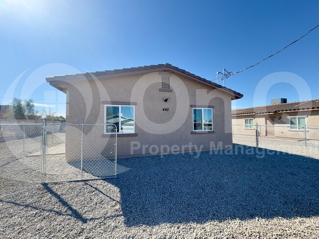 Building Photo - 442 E Wilcox Dr