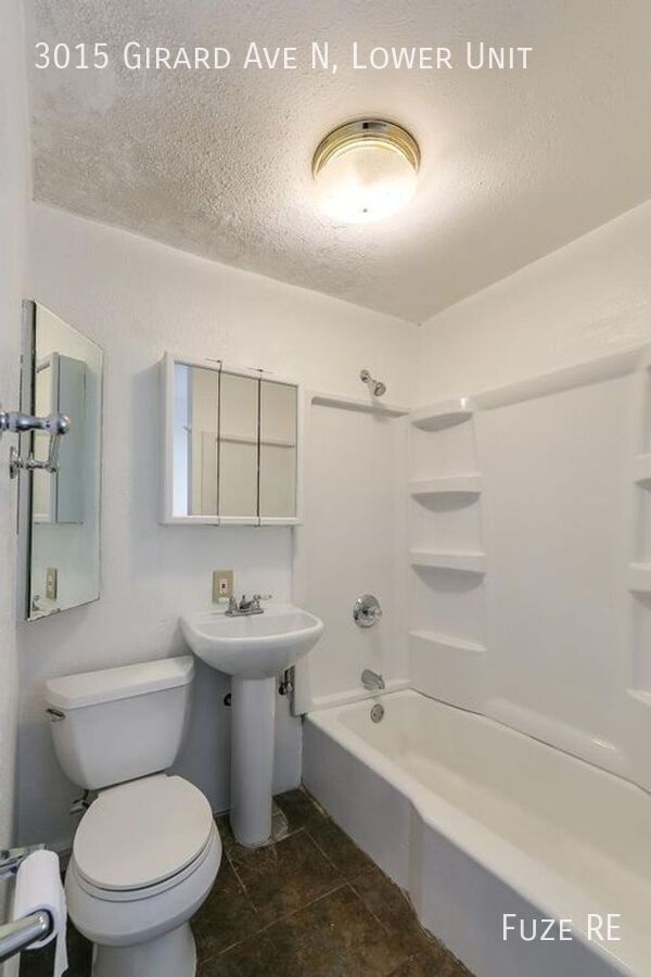 Building Photo - 3015 N Girard Ave
