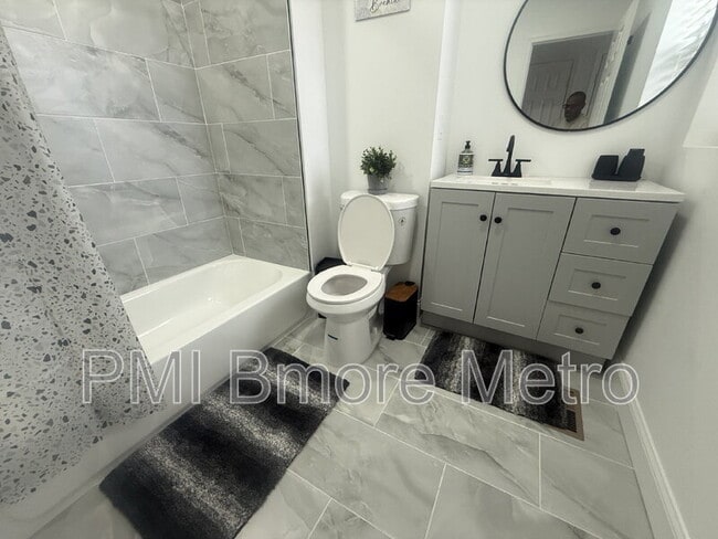 Building Photo - 1756 E North Ave