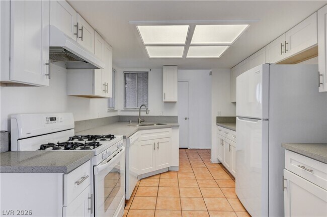 Building Photo - 707 Honeybee Ct