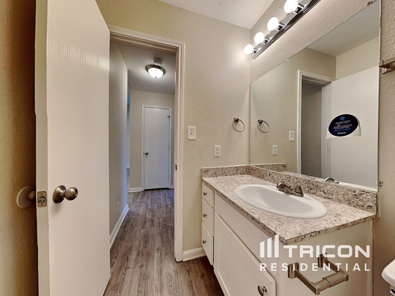 Building Photo - 8527 Rita Blanca Dr