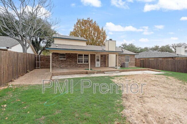 Building Photo - 516 Roberts Dr