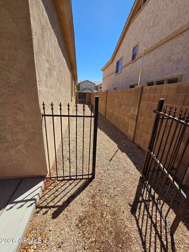 Building Photo - 13426 W Jacobson Dr